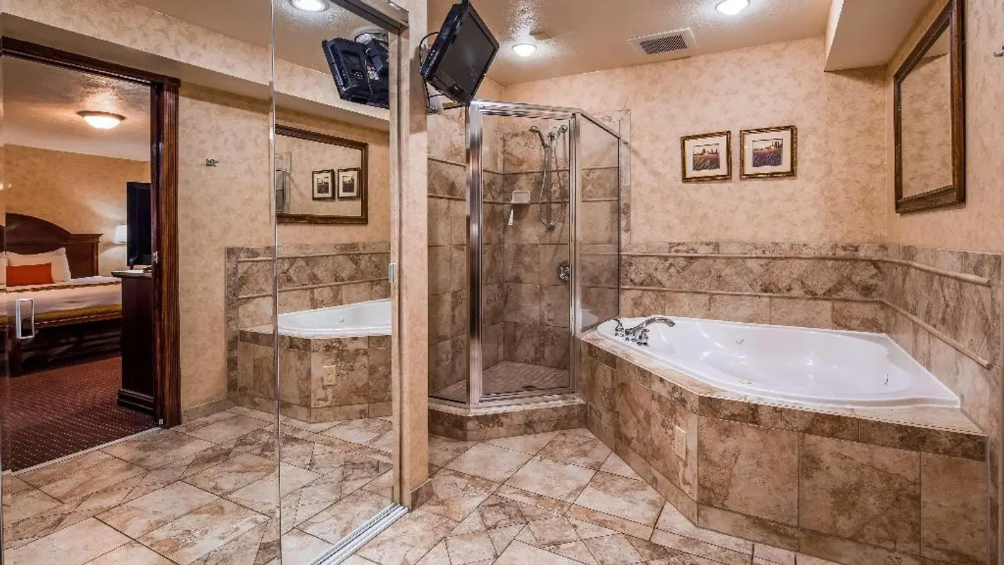 Best Western Plus Weston Inn Badezimmer