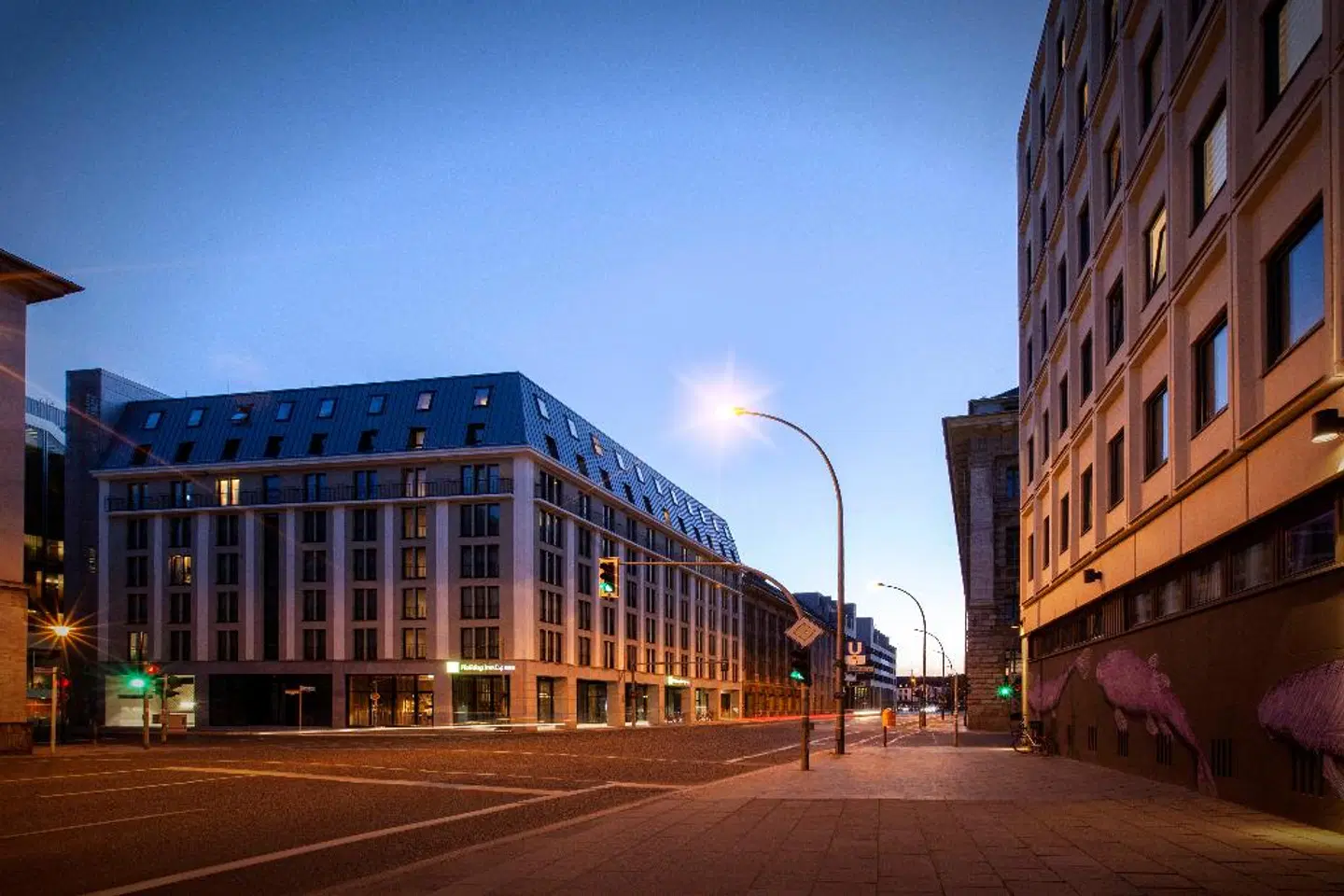 Holiday Inn Express Berlin - Alexanderplatz EXTERIOR