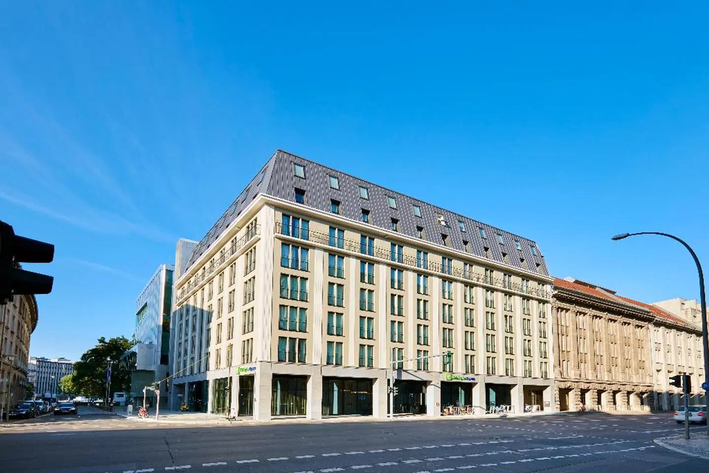 Holiday Inn Express Berlin - Alexanderplatz EXTERIOR