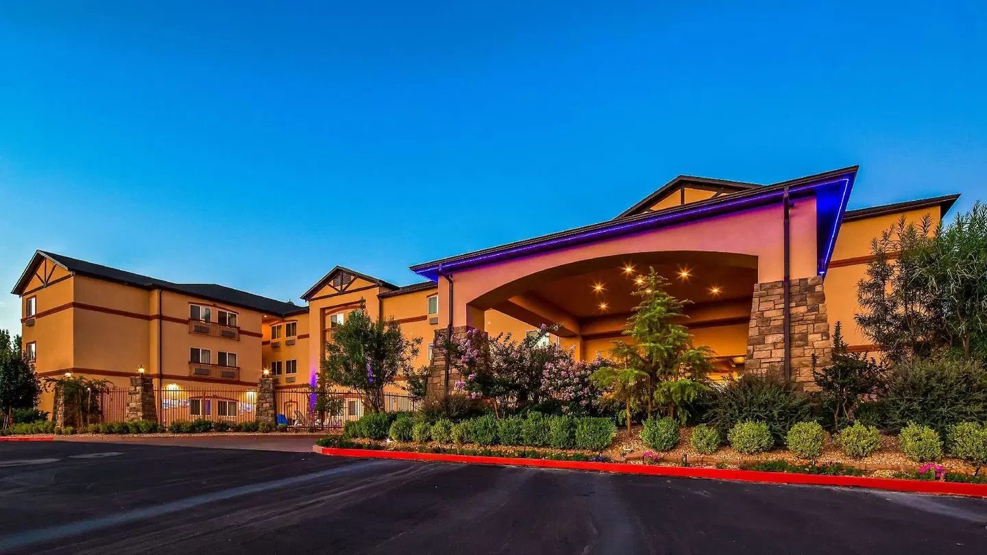 Best Western Plus Zion West Hotel EXTERIOR