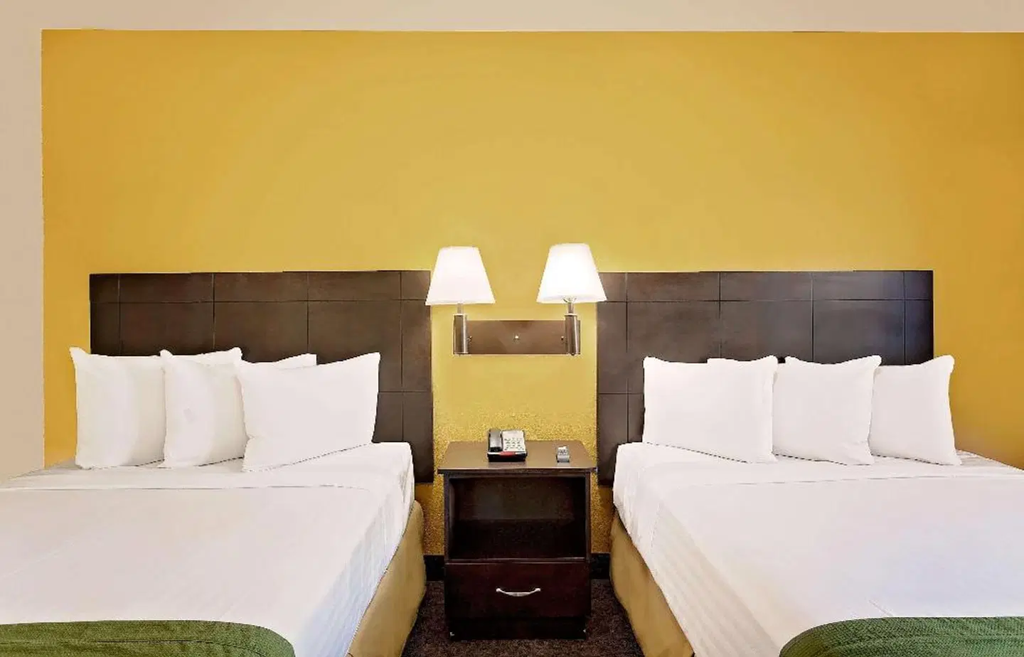 Howard Johnson Tropicana ROOM_EXAMPLE