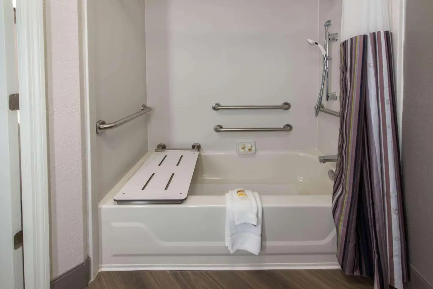 La Quinta Inn & Suites by Wyndham Tampa Brandon Regency Park Badezimmer