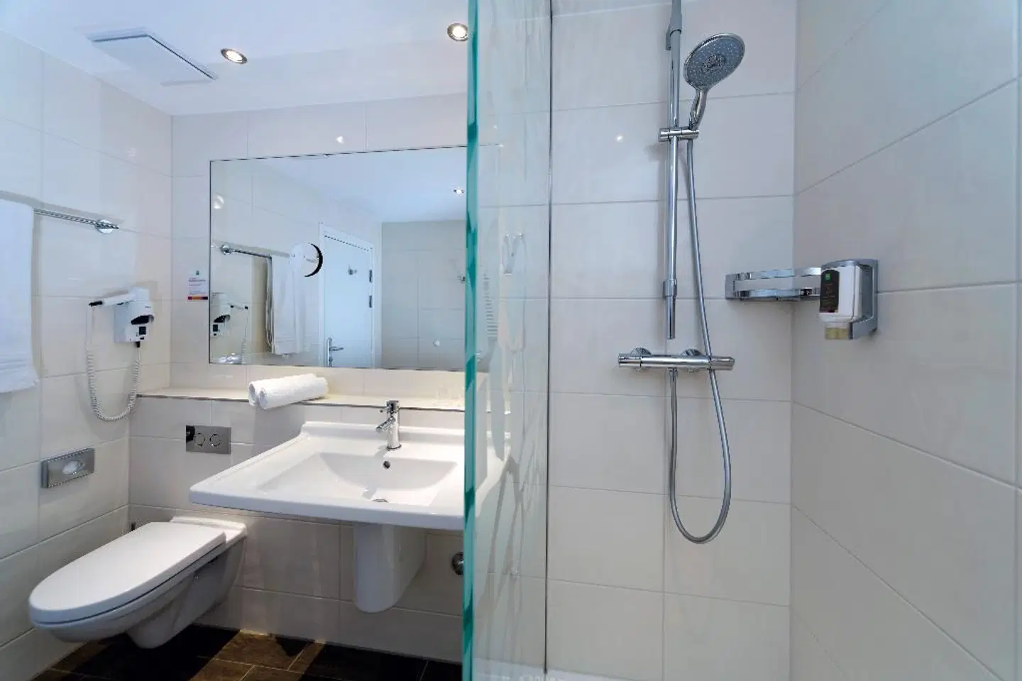 Premier Inn Stuttgart Bad Cannstatt Badezimmer