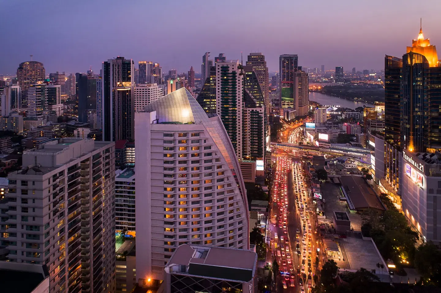 Hilton Bangkok Grande Asoke EXTERIOR