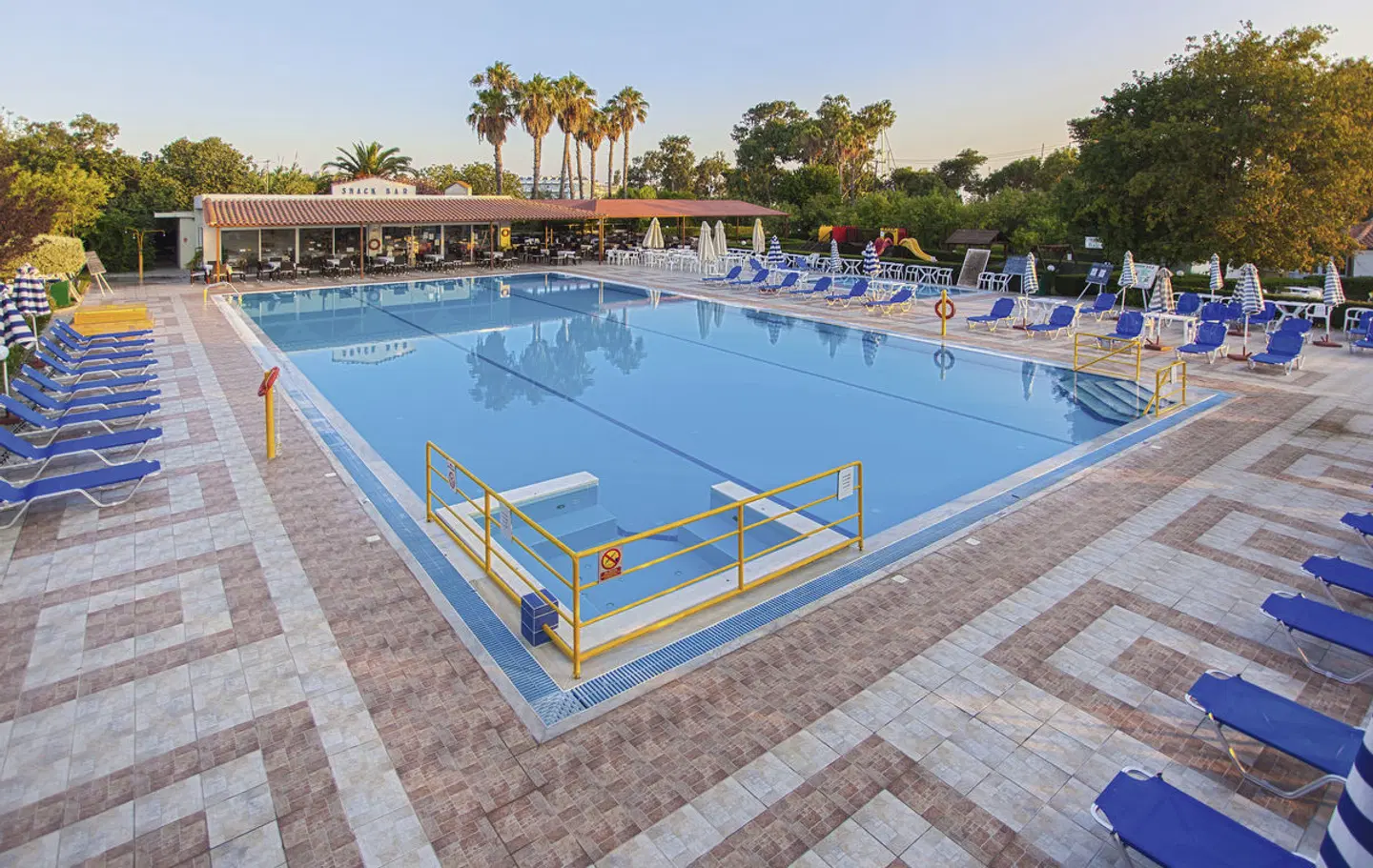 Continental Palace OUTDOOR_POOL