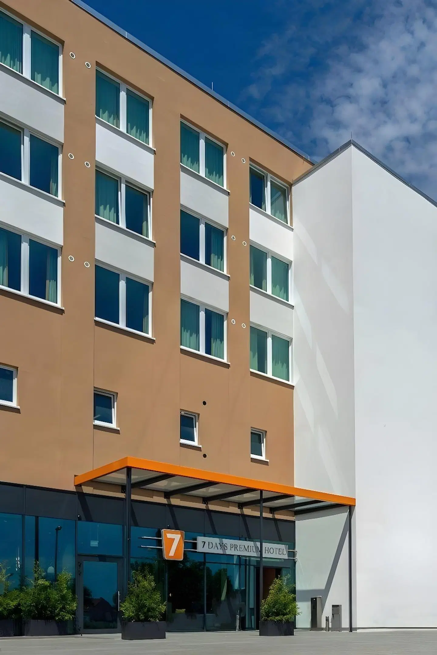 Campanile Berlin Brandenburg Airport EXTERIOR