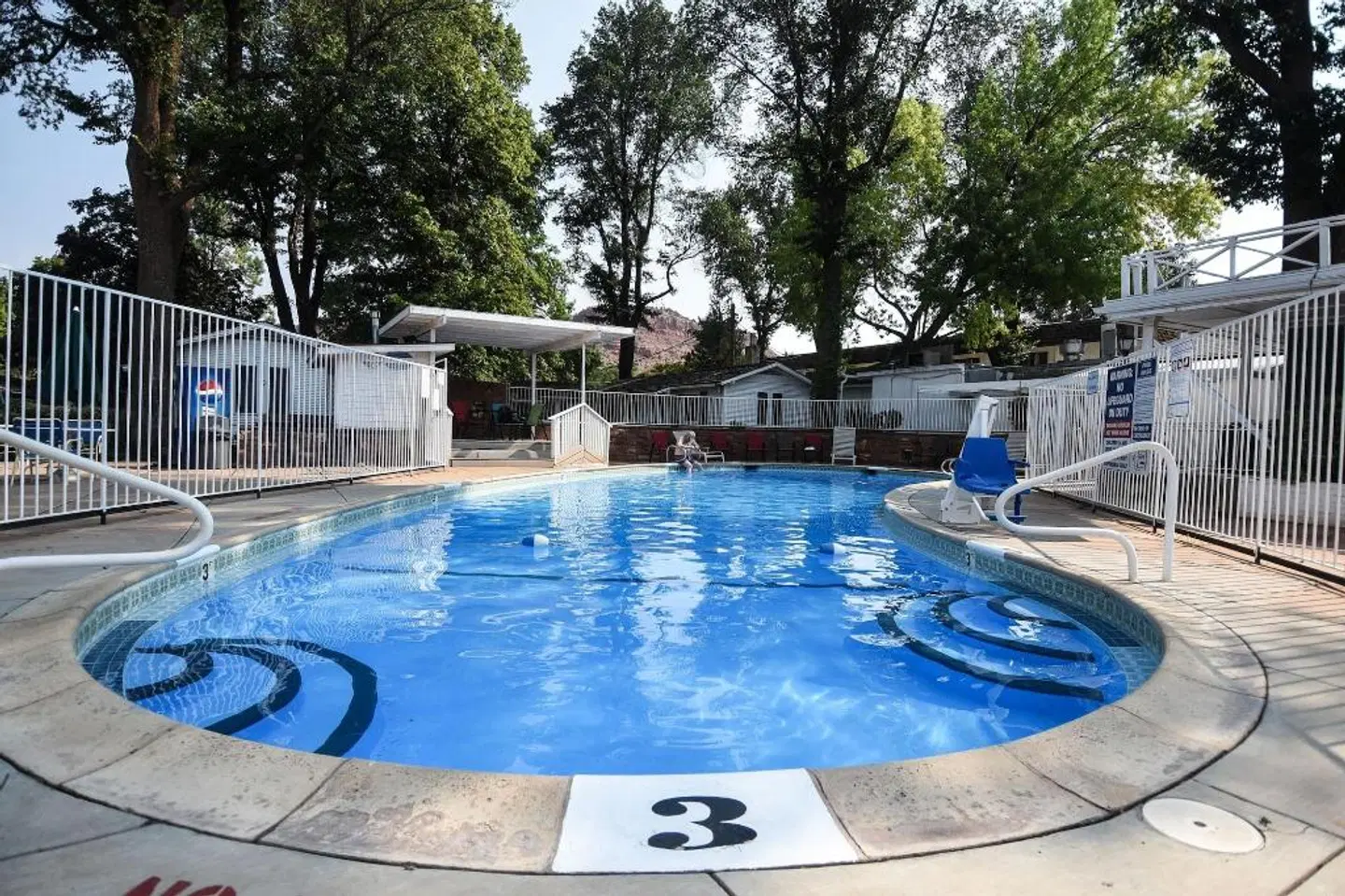 Parry Lodge OUTDOOR_POOL