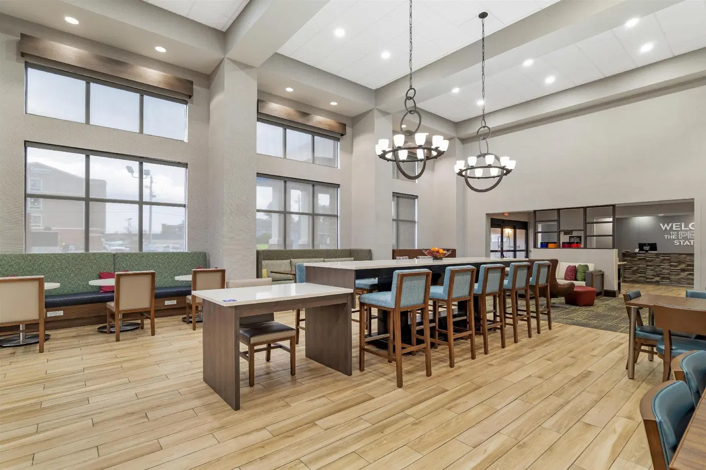 Hampton Inn & Suites Augusta West Bar