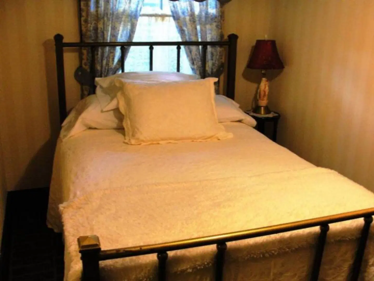 Alaska Heritage House B&B ROOM_EXAMPLE
