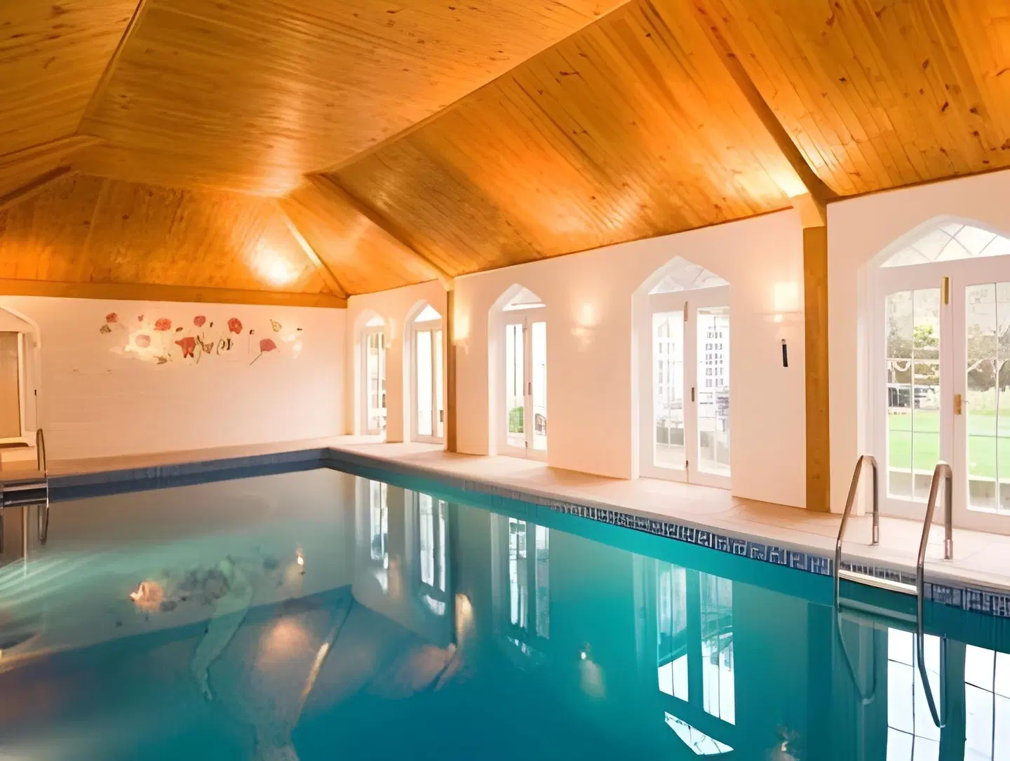 Angmering Manor - RelaxInnz Hallenbad