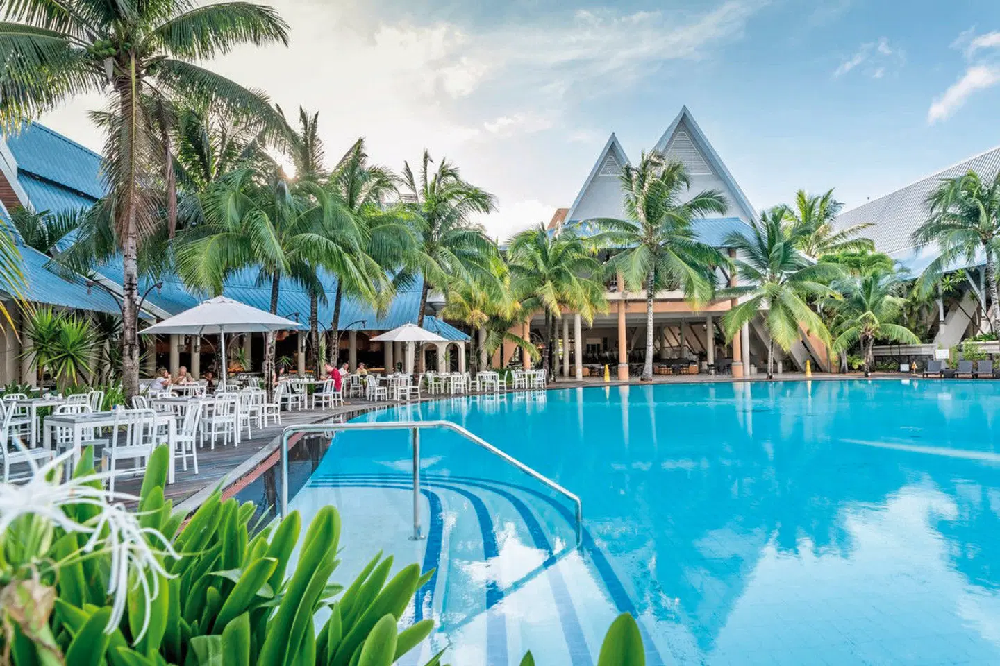 Victoria Beachcomber Resort & Spa OUTDOOR_POOL