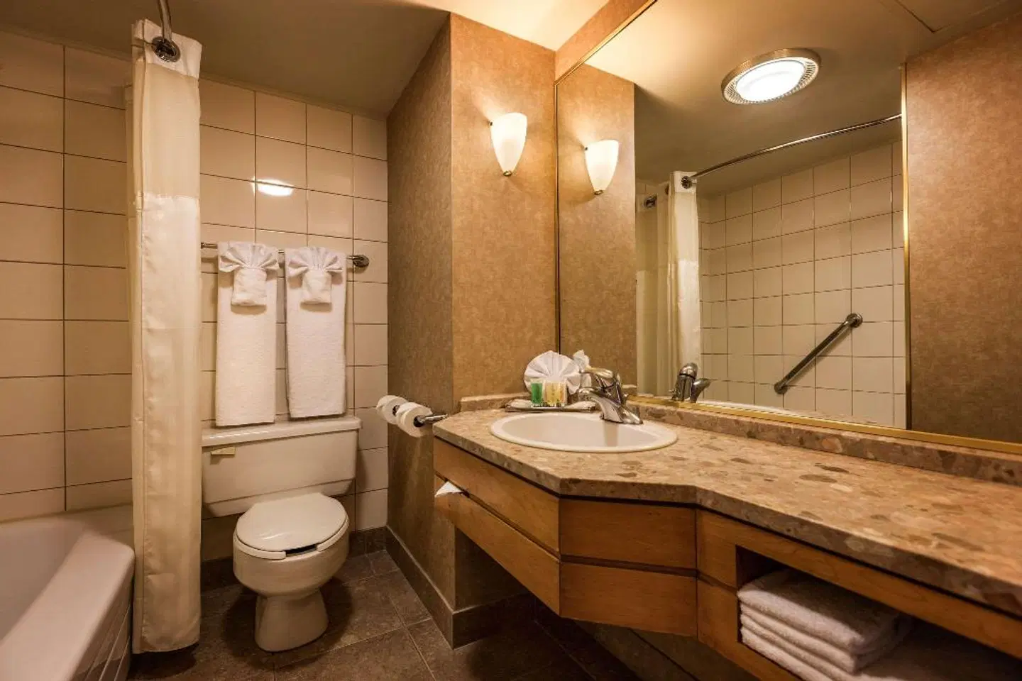 Hotel Place Dupuis Montreal Downtown Ascend Hotel Collection Badezimmer