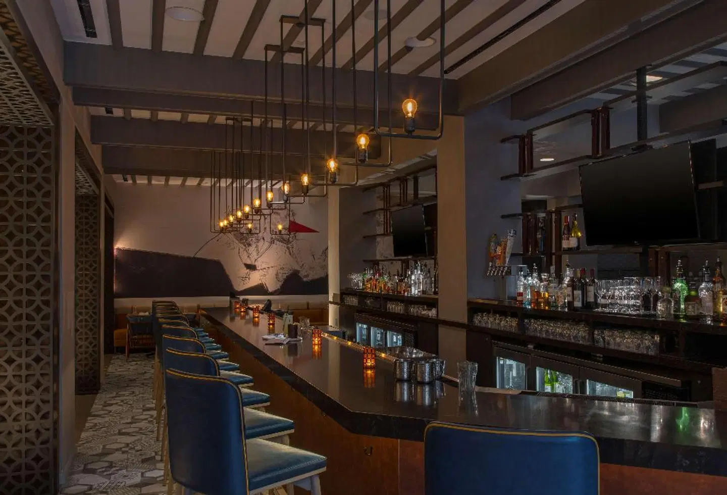 DoubleTree by Hilton Hotel Austin Bar