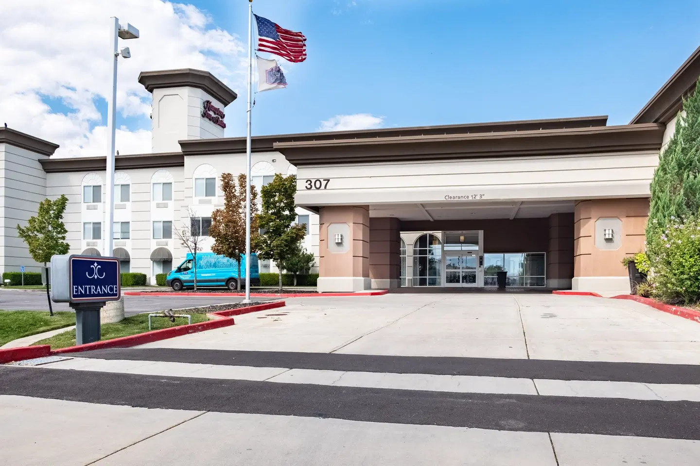 Hampton Inn & Suites Salt Lake City Airport EXTERIOR