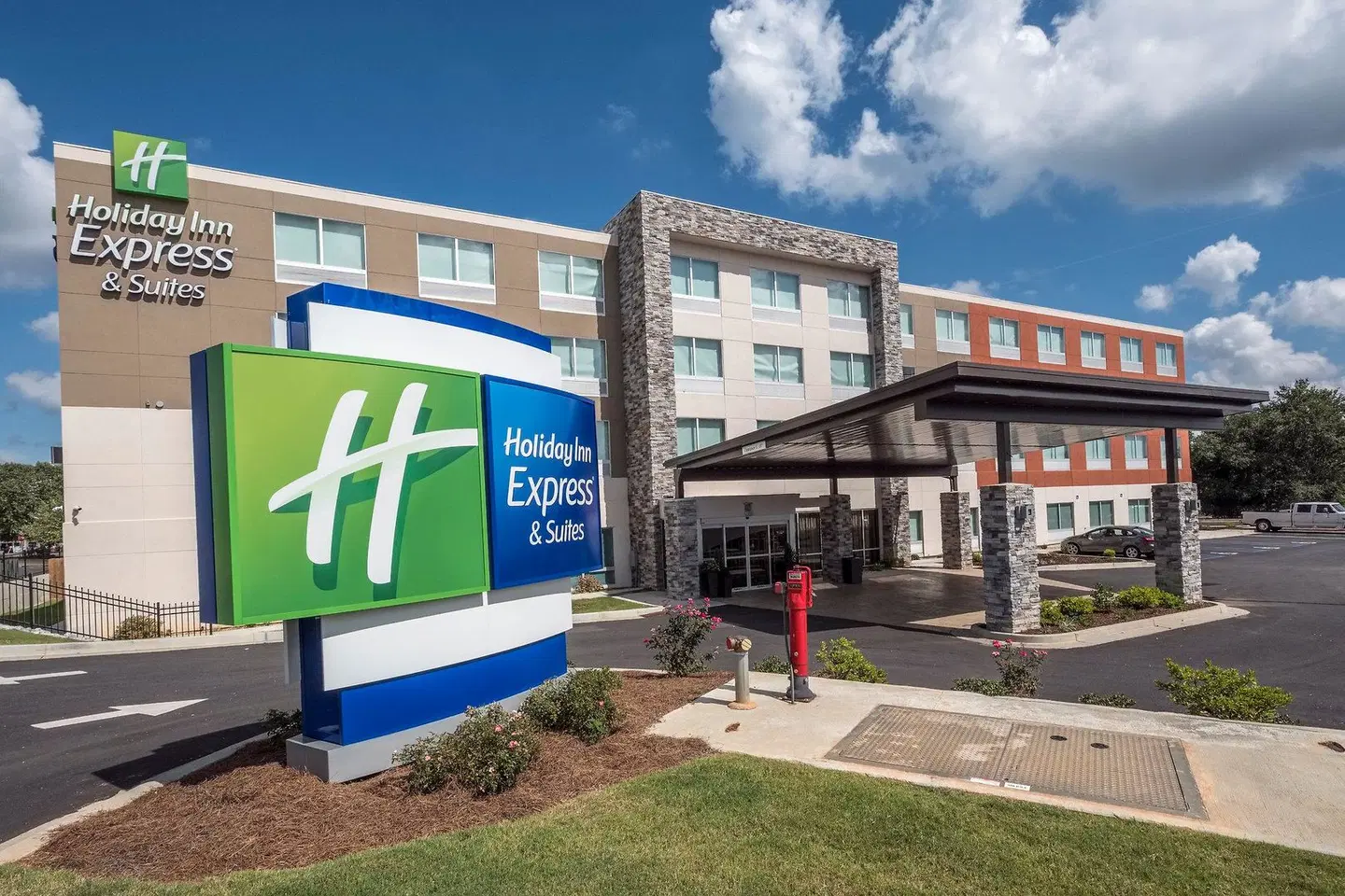 Holiday Inn Express & Suites Commerce by IHG EXTERIOR