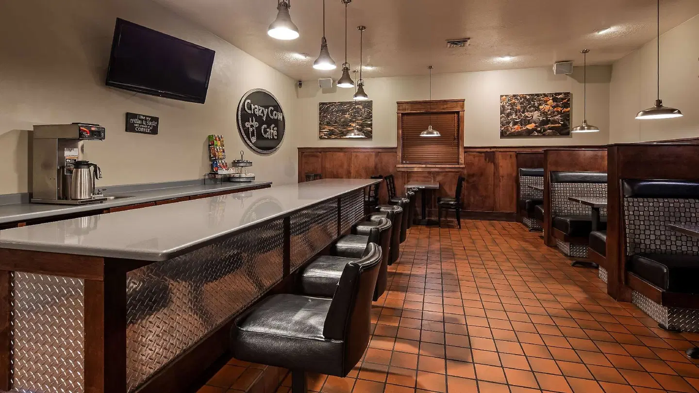 Best Western Paradise Inn Bar