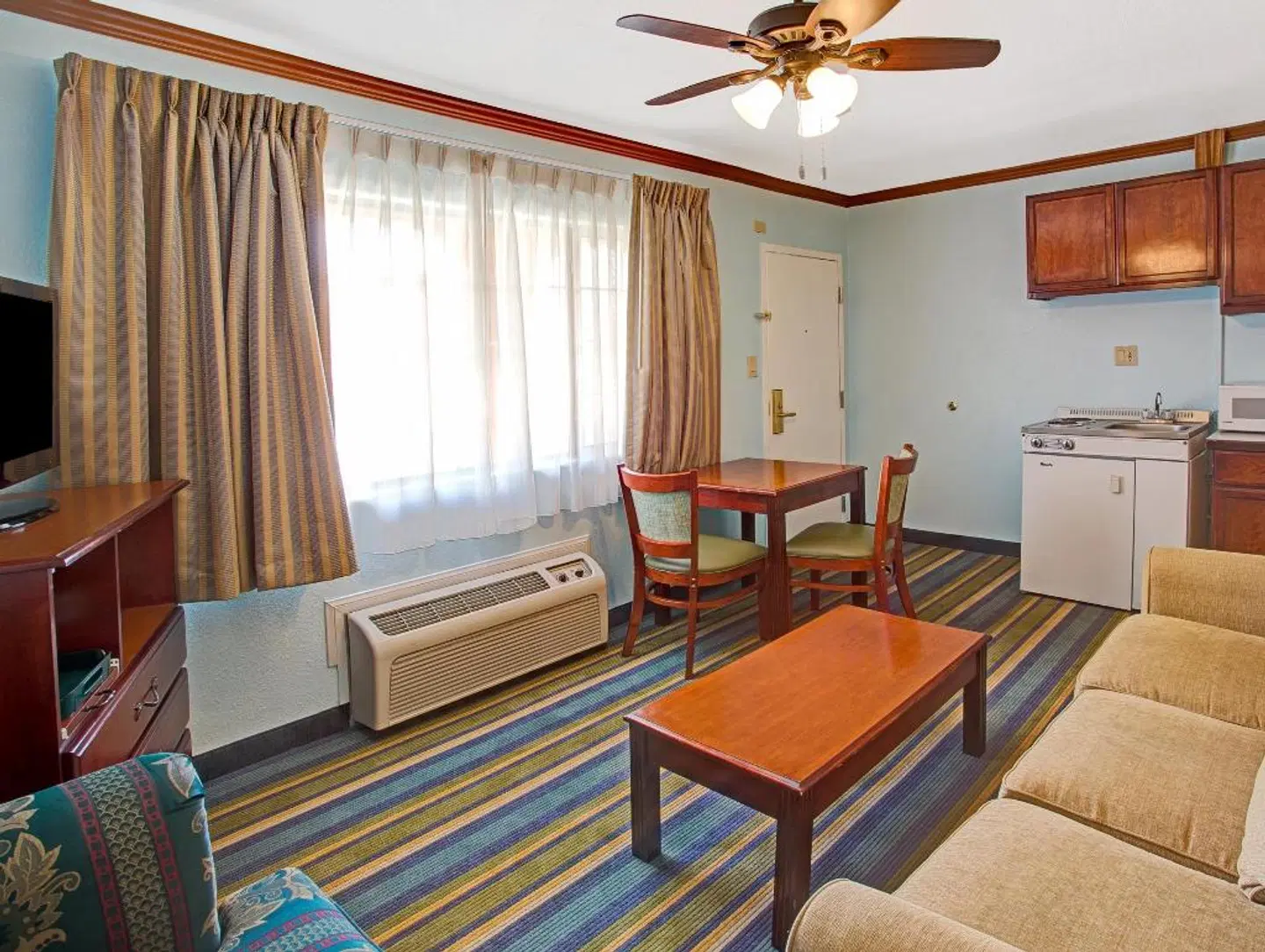 Travelodge by Wyndham Bishop ROOM_EXAMPLE