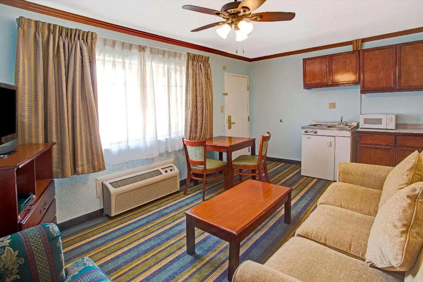 Travelodge by Wyndham Bishop ROOM_EXAMPLE