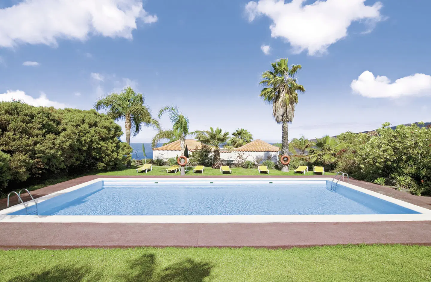 La Villa OUTDOOR_POOL