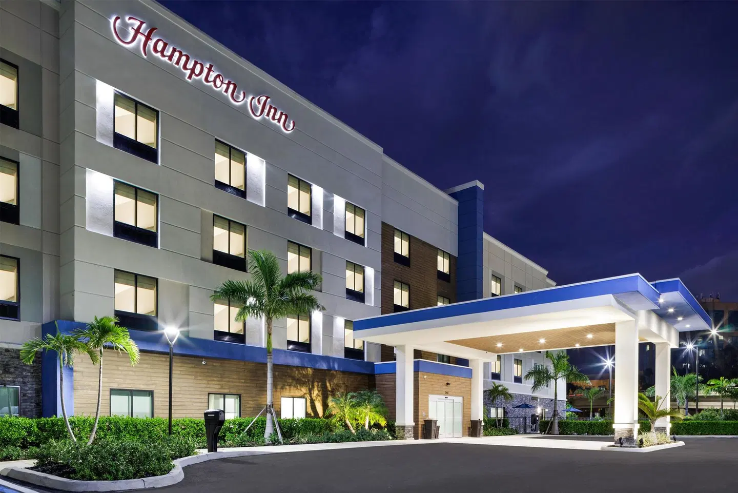 Hampton Inn Fort Myers Downtown EXTERIOR