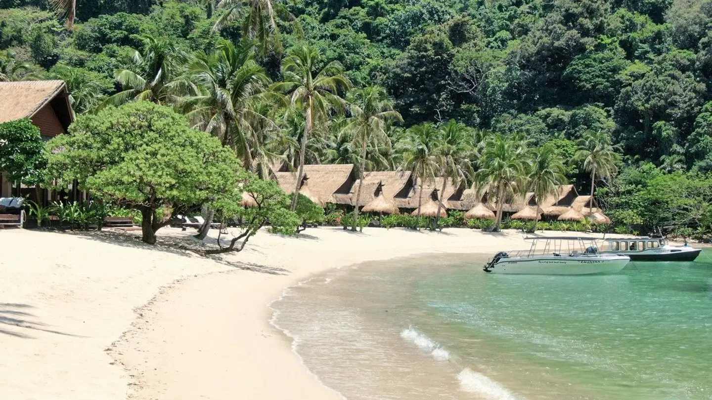 Cauayan Island Resort Strand