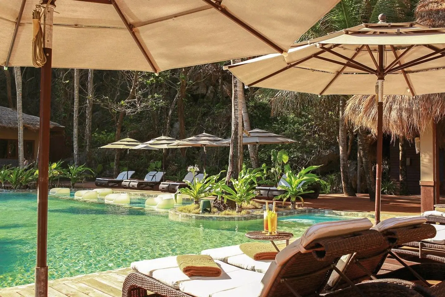 Cauayan Island Resort OUTDOOR_POOL