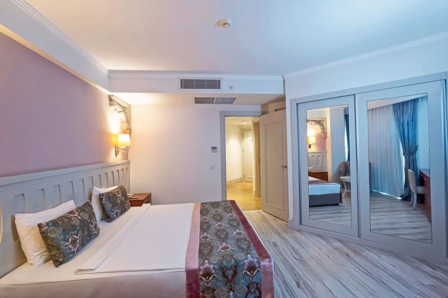 Side Crown Serenity ROOM_EXAMPLE