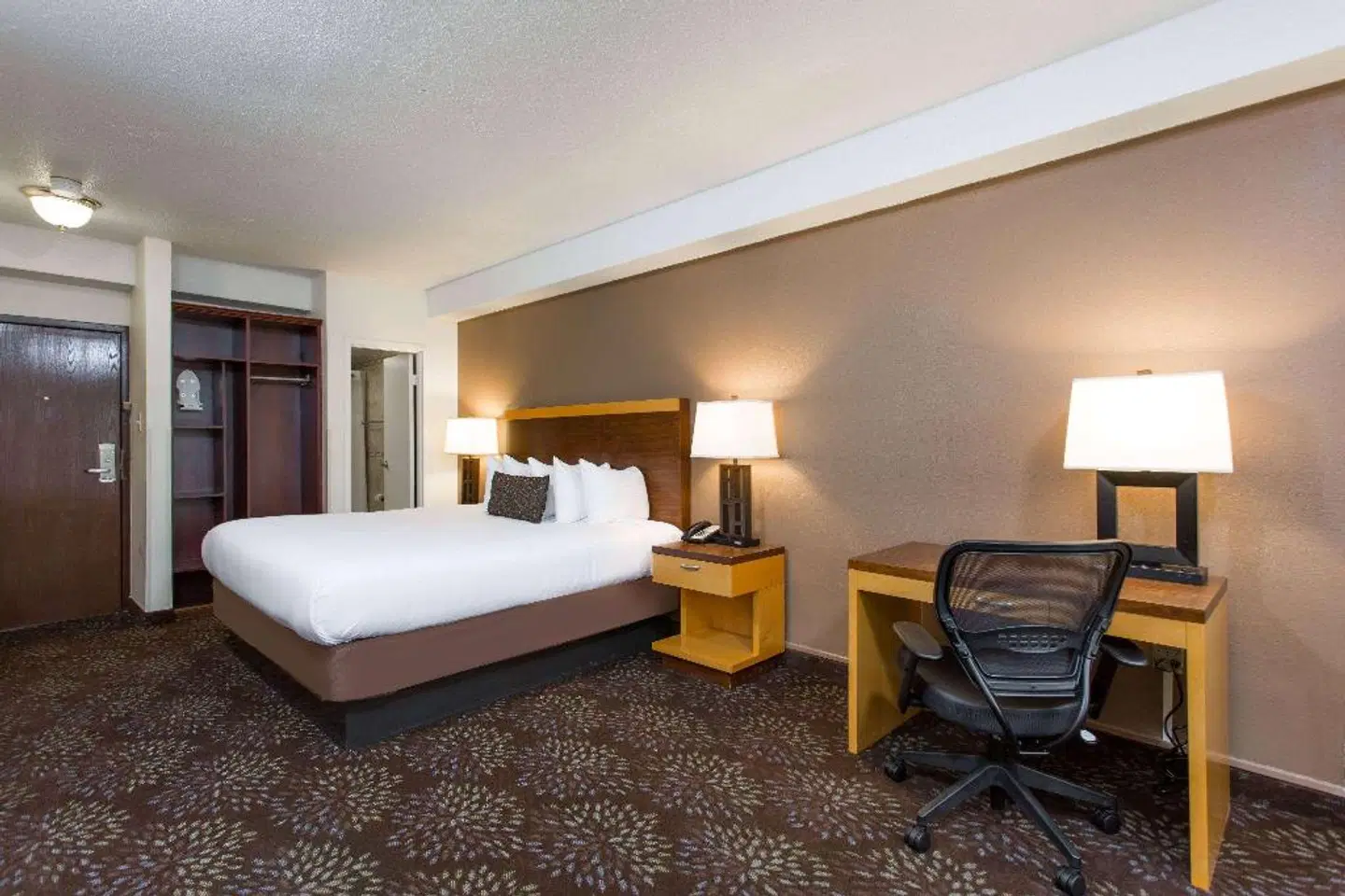 Days Inn by Wyndham Washington DC/Connecticut Avenue ROOM_EXAMPLE