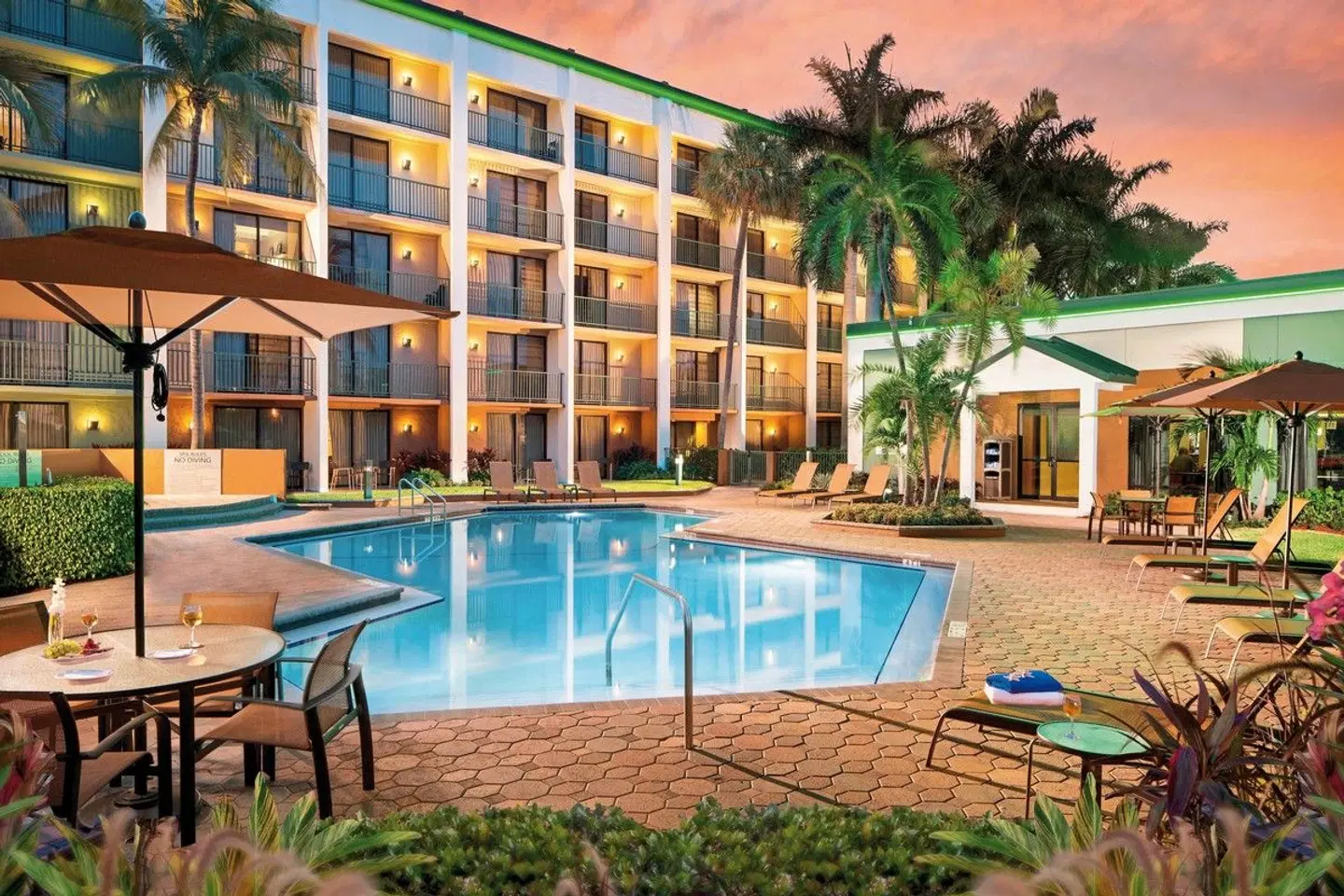 Courtyard Fort Lauderdale East OUTDOOR_POOL