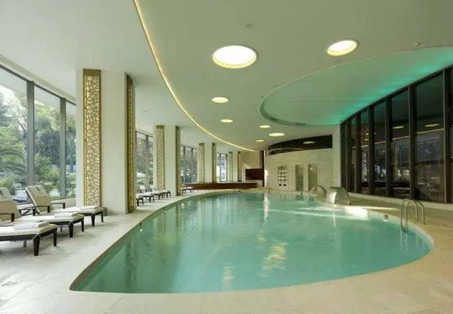 Swissôtel Büyük Efes Hallenbad