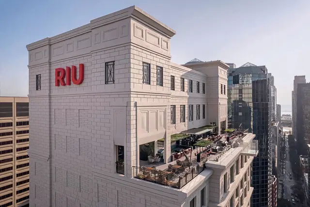 Hotel RIU Plaza Chicago EXTERIOR