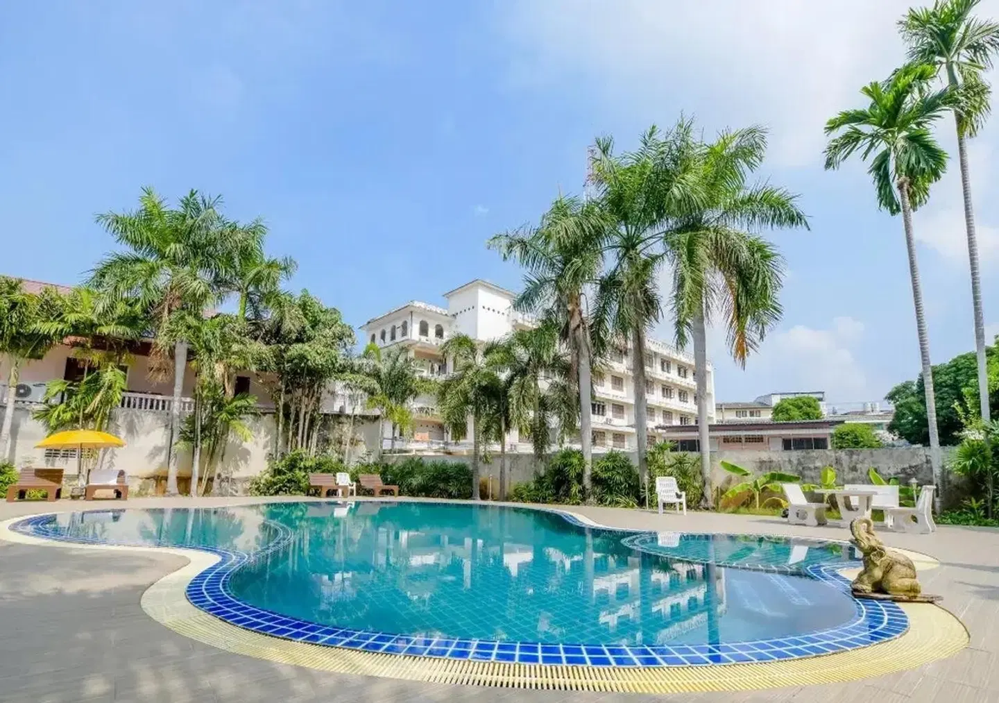 Selina Place Pattaya OUTDOOR_POOL