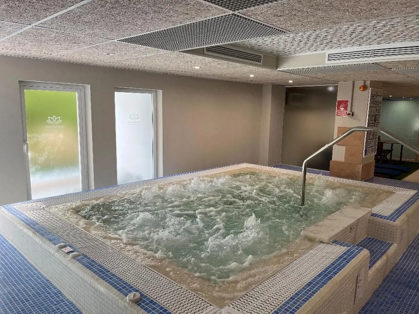 Aparthotel Monarque Sultán Hallenbad