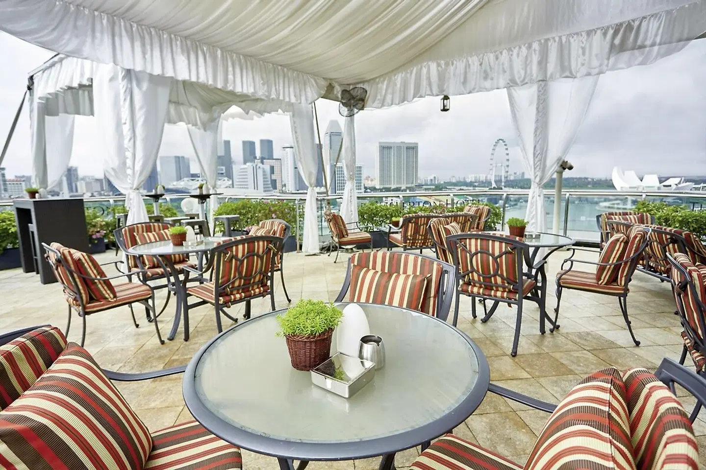 The Fullerton Hotel Singapore Restaurant