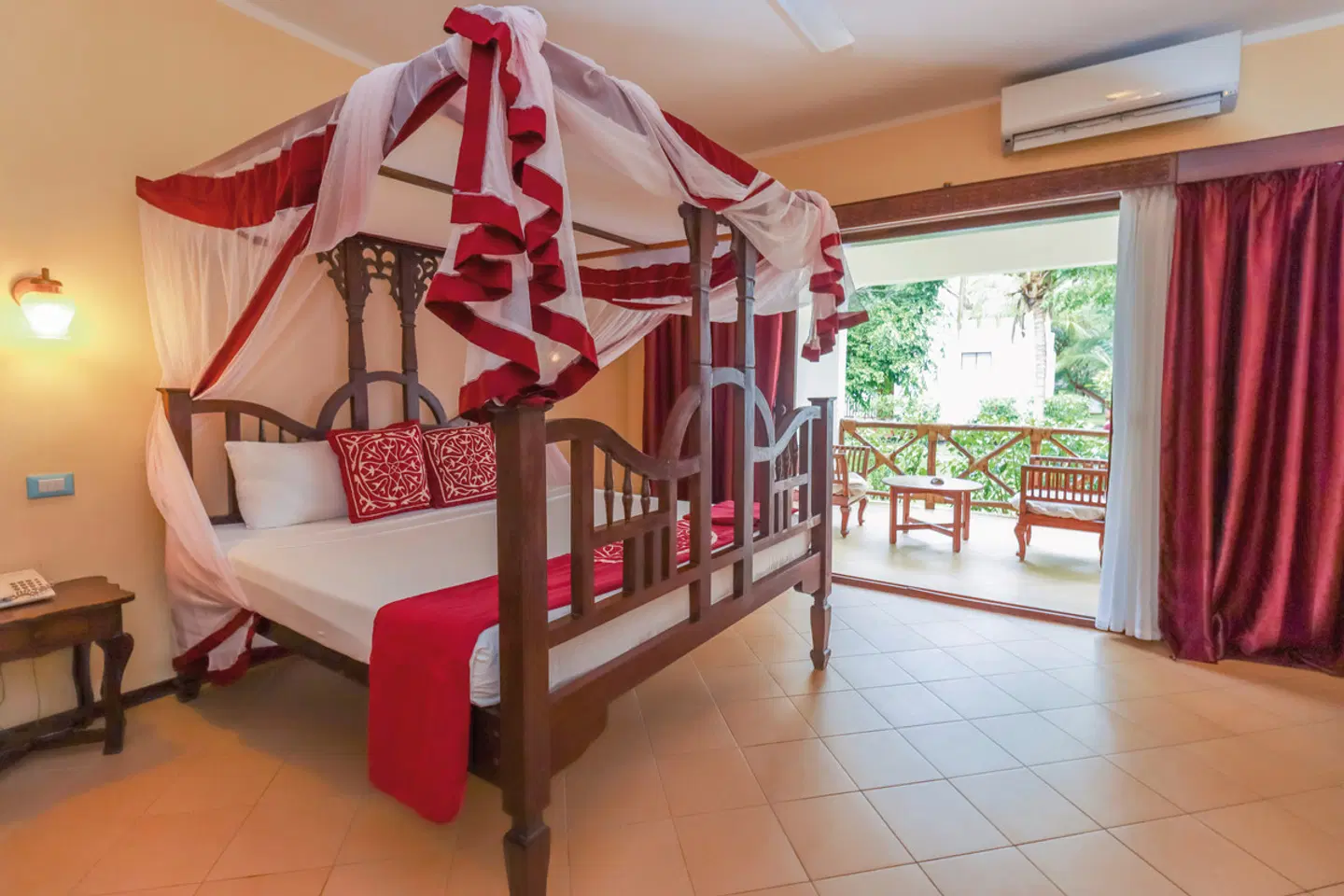 Jaz Adonia Beach Resort PEOPLE
