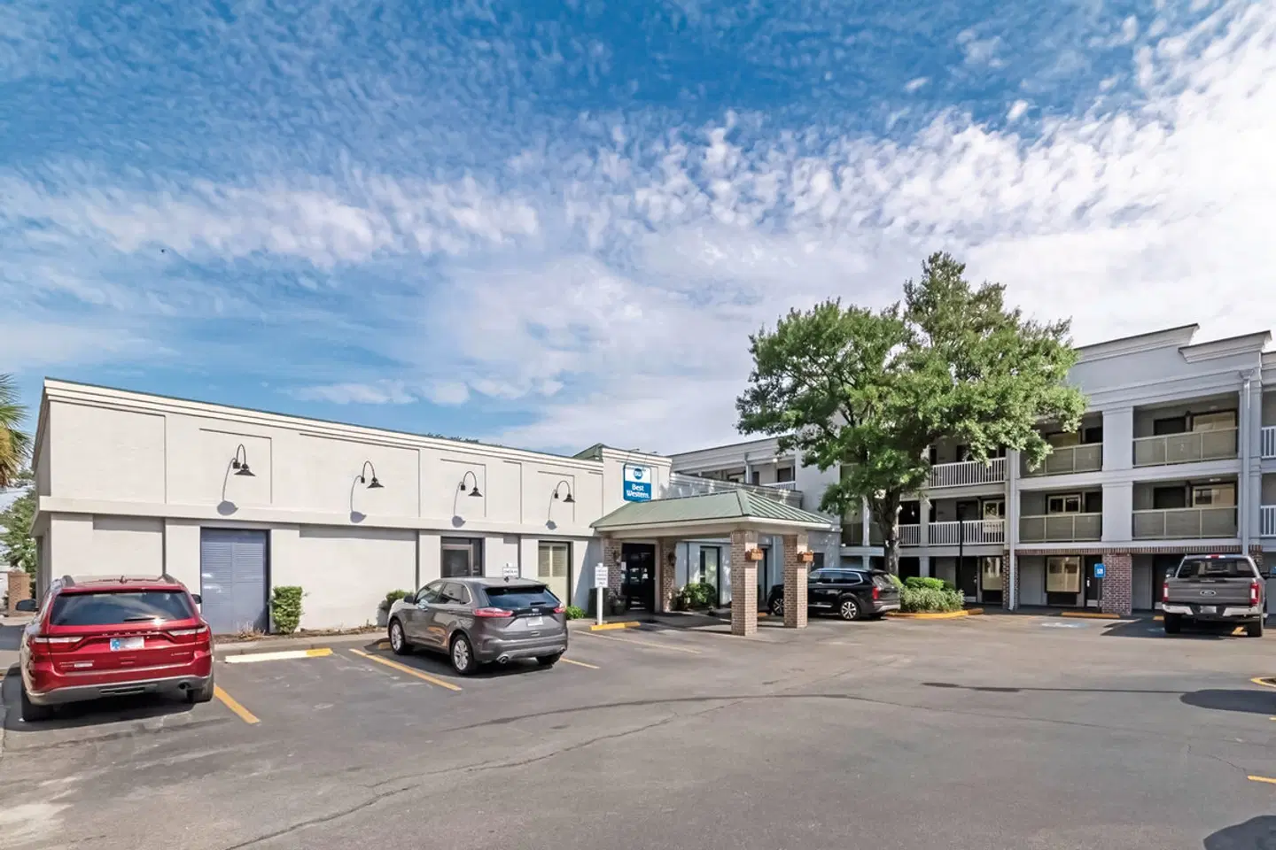 Best Western Plus Savanna Historic District EXTERIOR