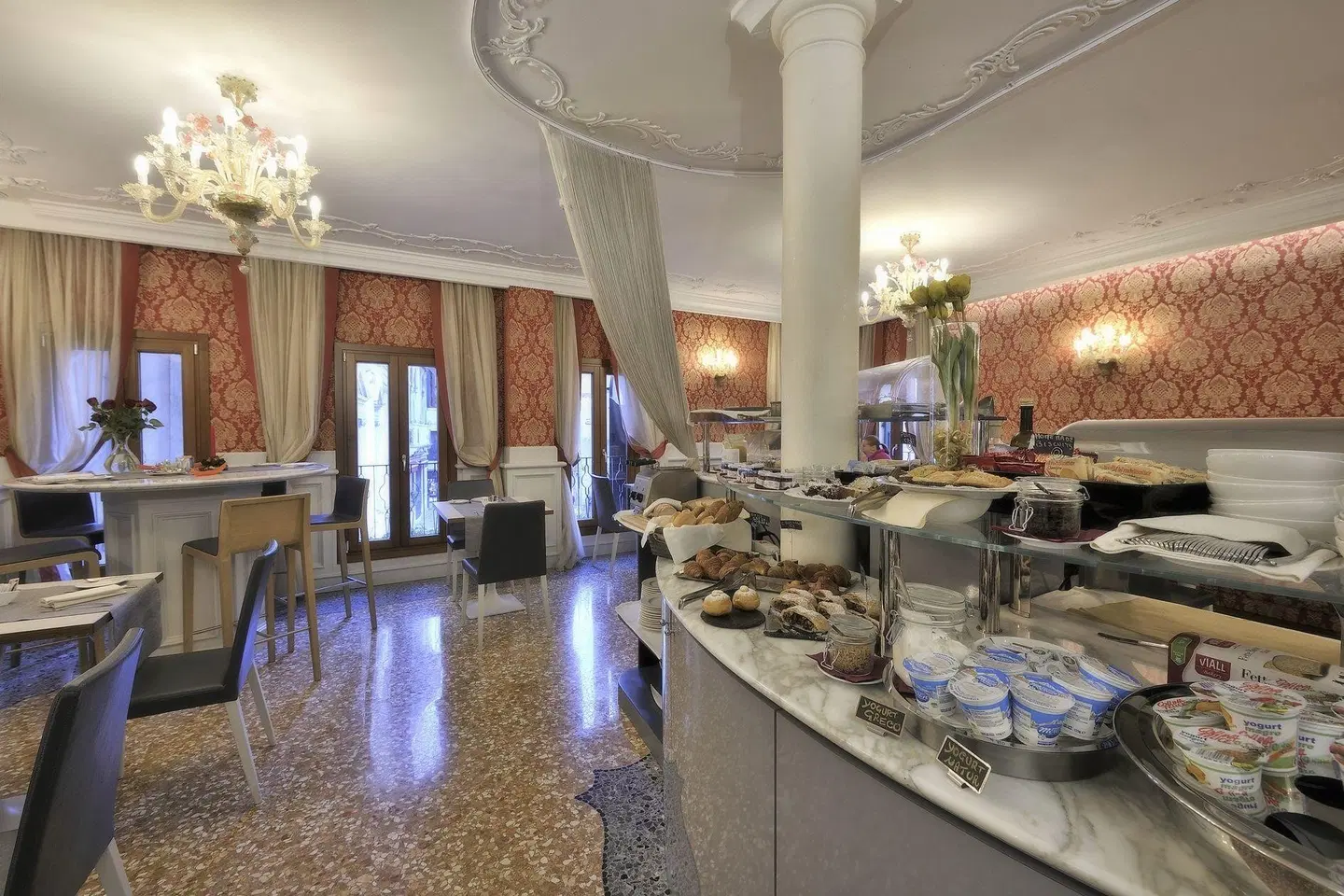 Al Theatro Palace Restaurant