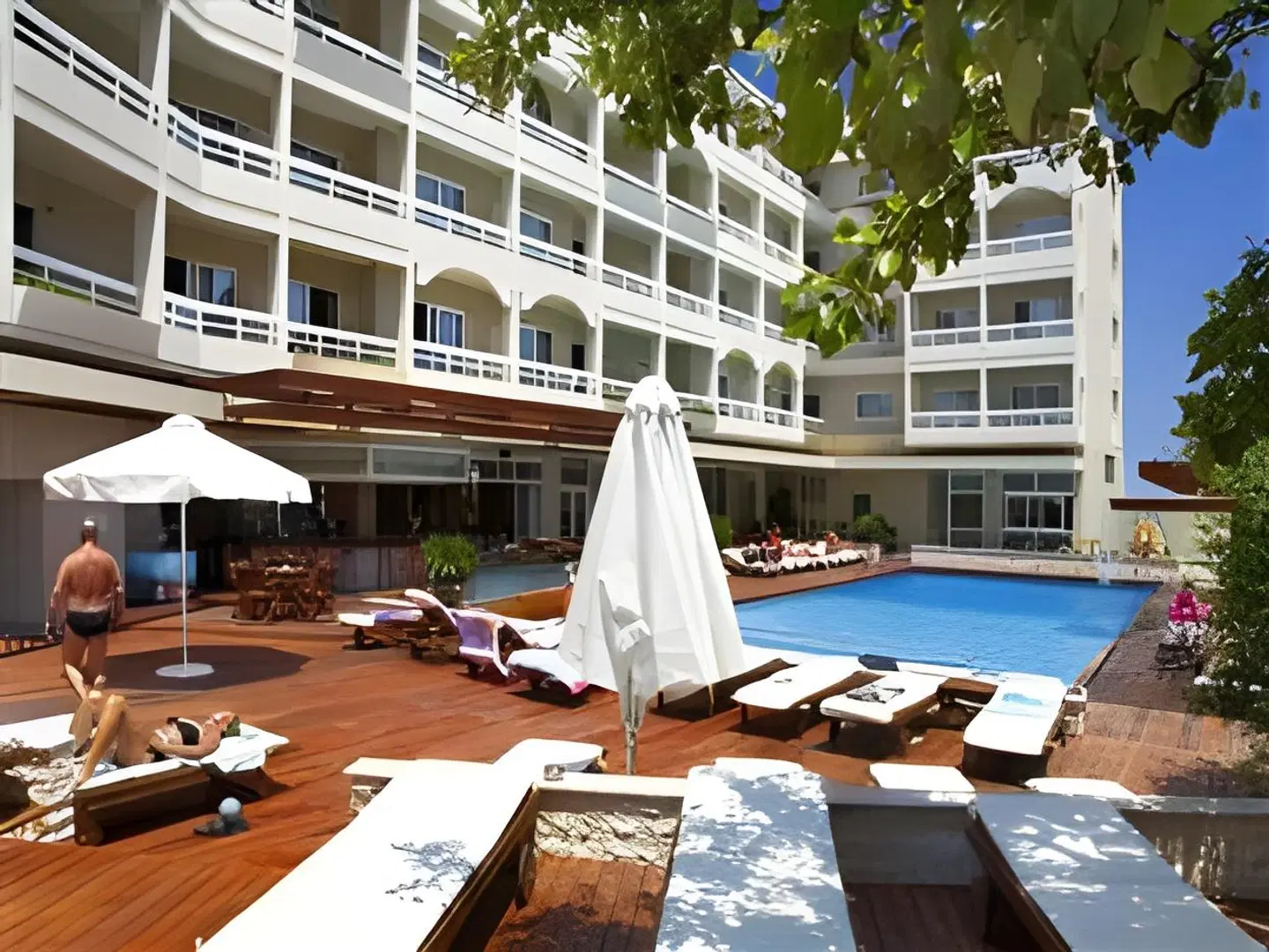 Athineon Terrasse