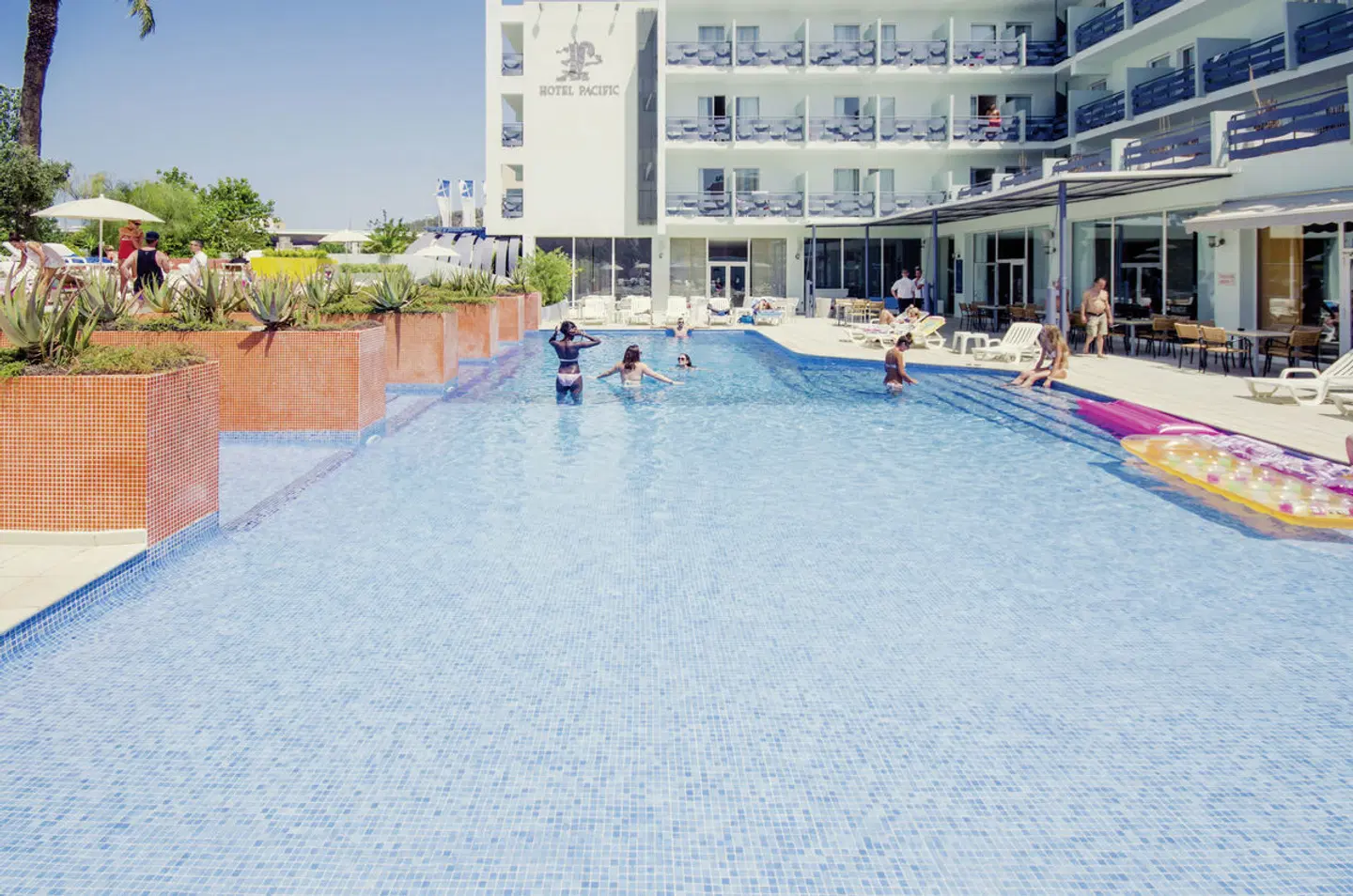 azuLine Pacific OUTDOOR_POOL