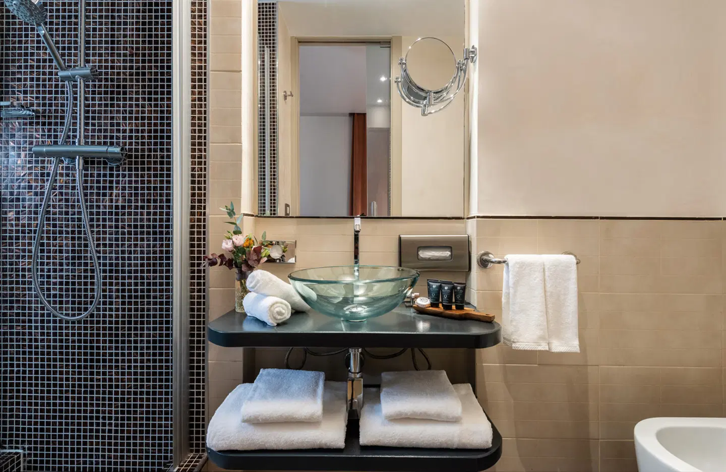Leonardo Boutique Hotel Rome Badezimmer
