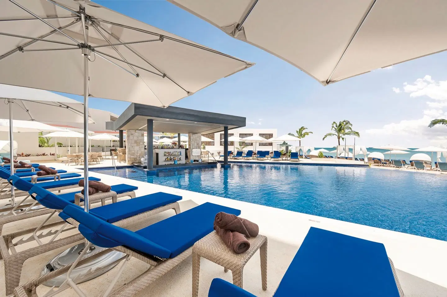 Royalton CHIC Antigua OUTDOOR_POOL