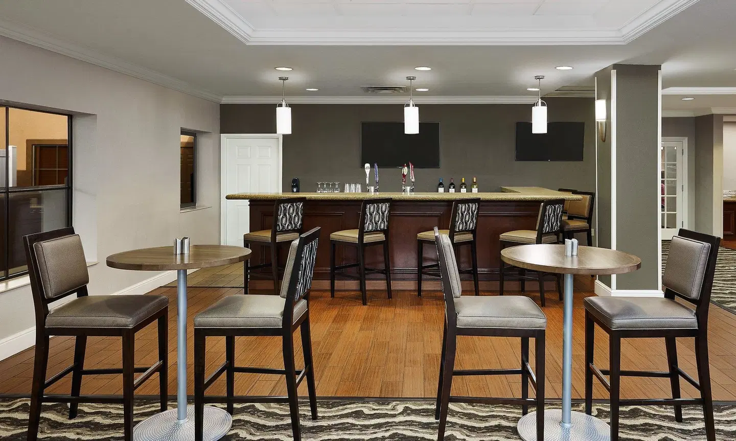 Staybridge Suites Orlando Airport South by IHG Bar