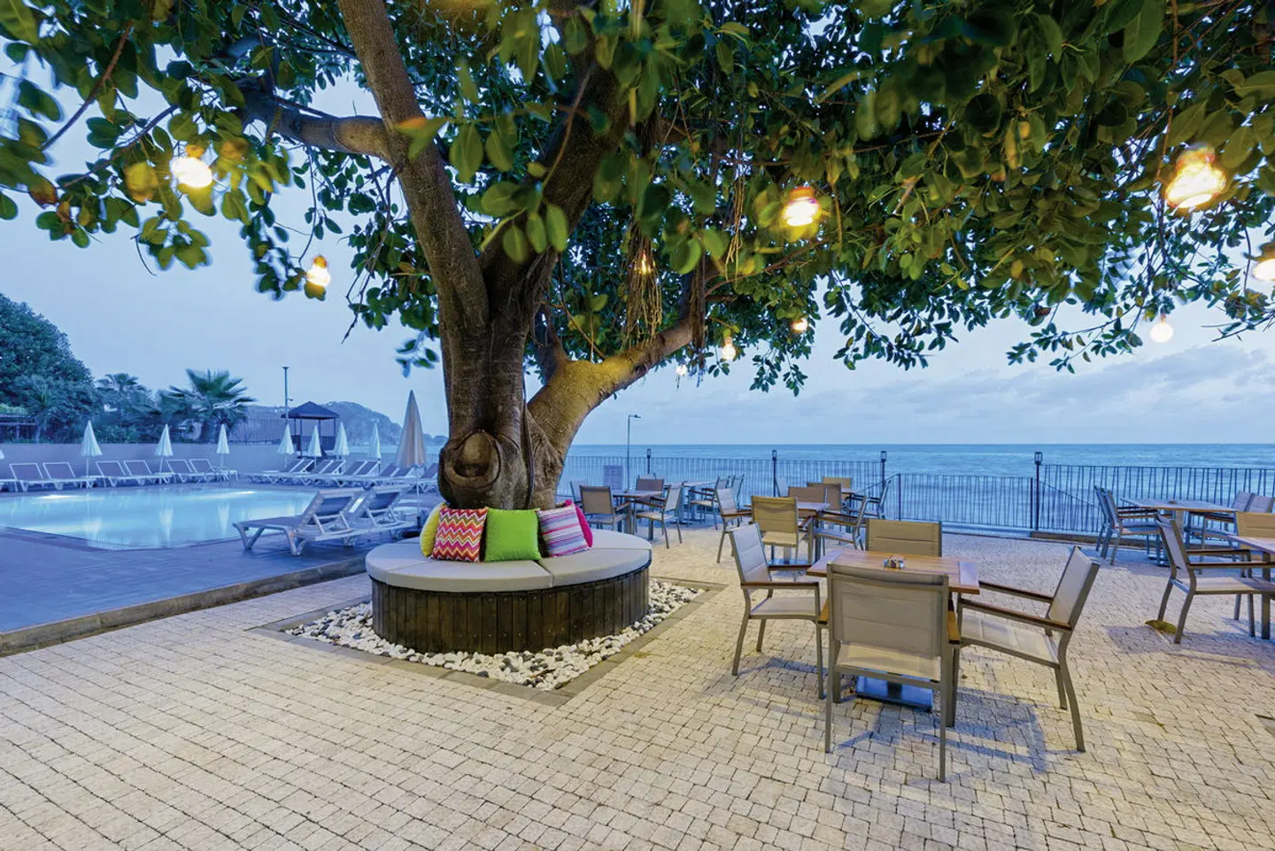 Floria Beach Hotel Terrasse