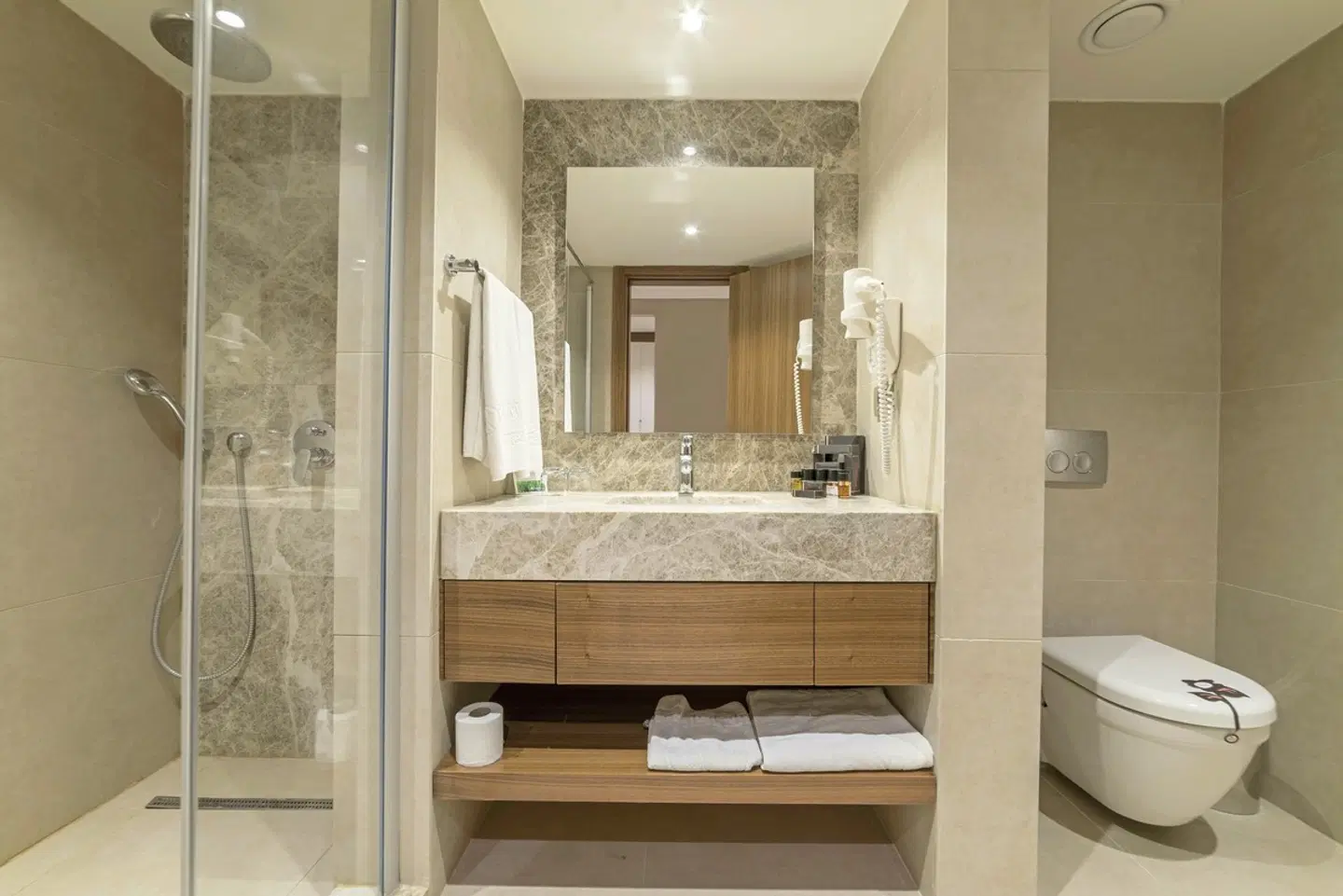Ramada Resort Kusadasi & Golf Badezimmer