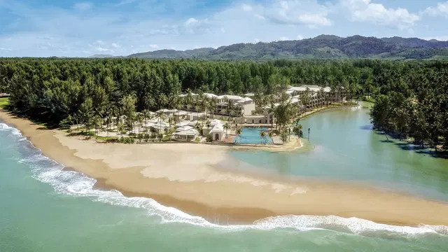 Devasom Khao Lak Beach Resort & Villas Strand