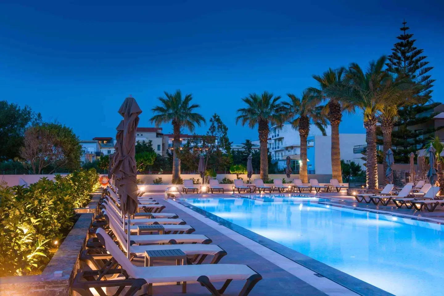 Petousis Hotel & Suites OUTDOOR_POOL