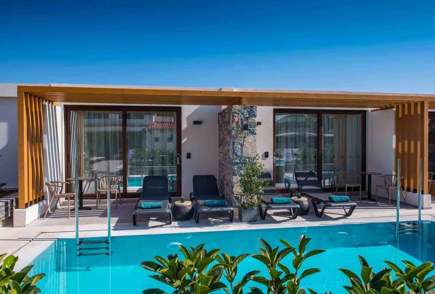 Petousis Hotel & Suites OUTDOOR_POOL