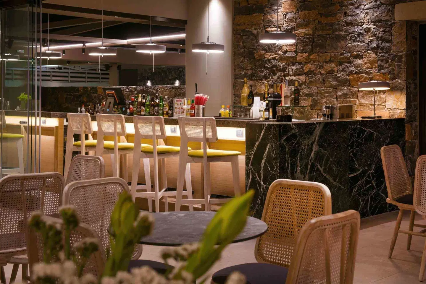 Petousis Hotel & Suites BAR