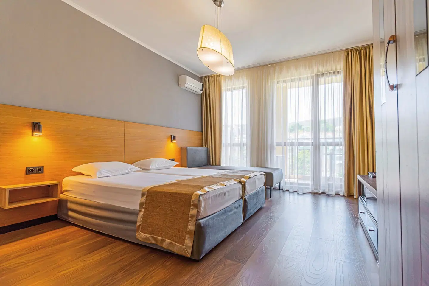 Golden Line ROOM_EXAMPLE