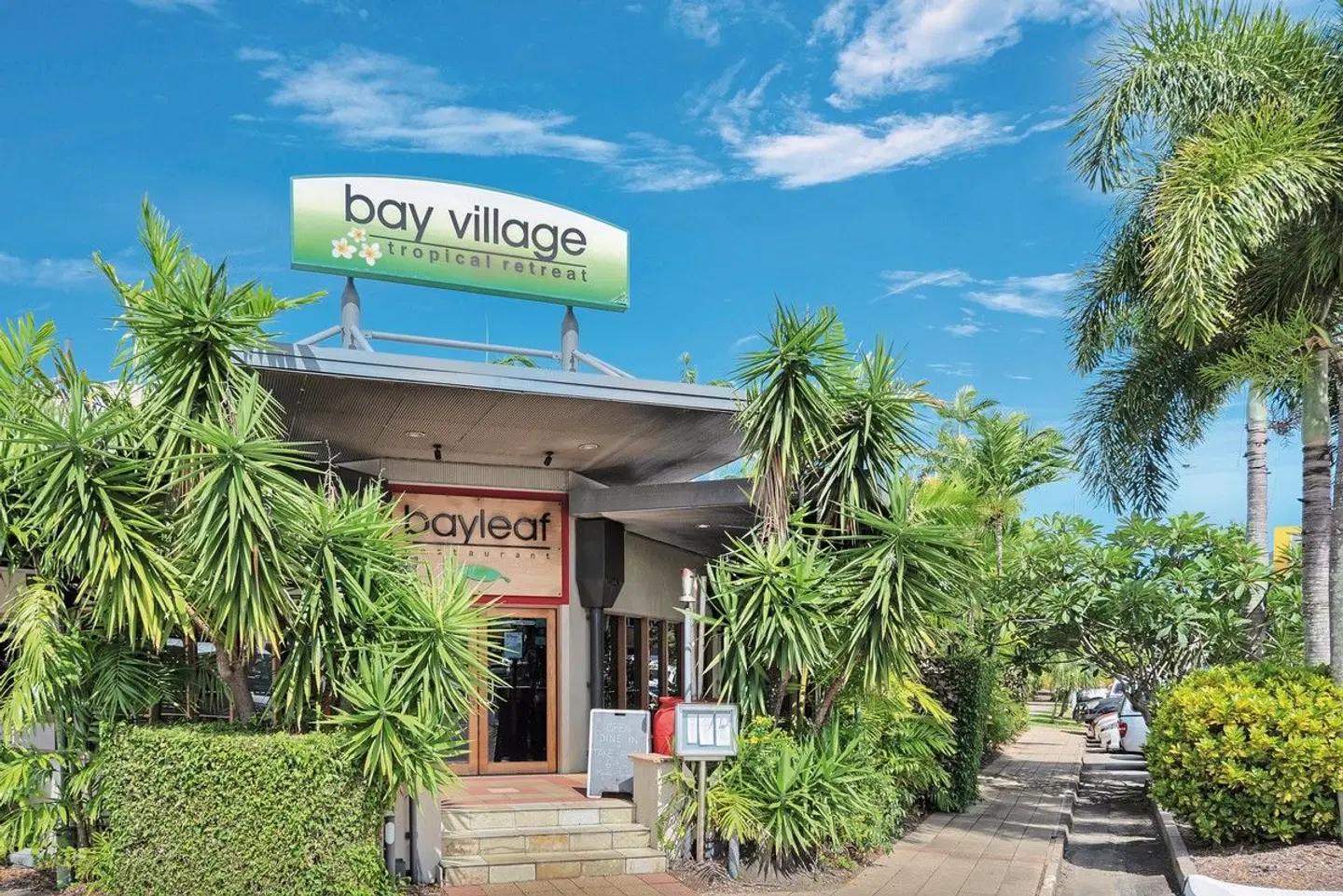 Bay Village Tropical Retreat EXTERIOR